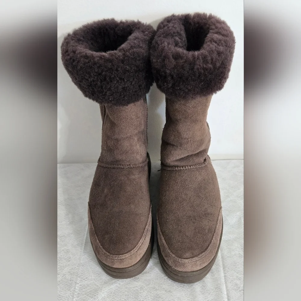 UGG same or